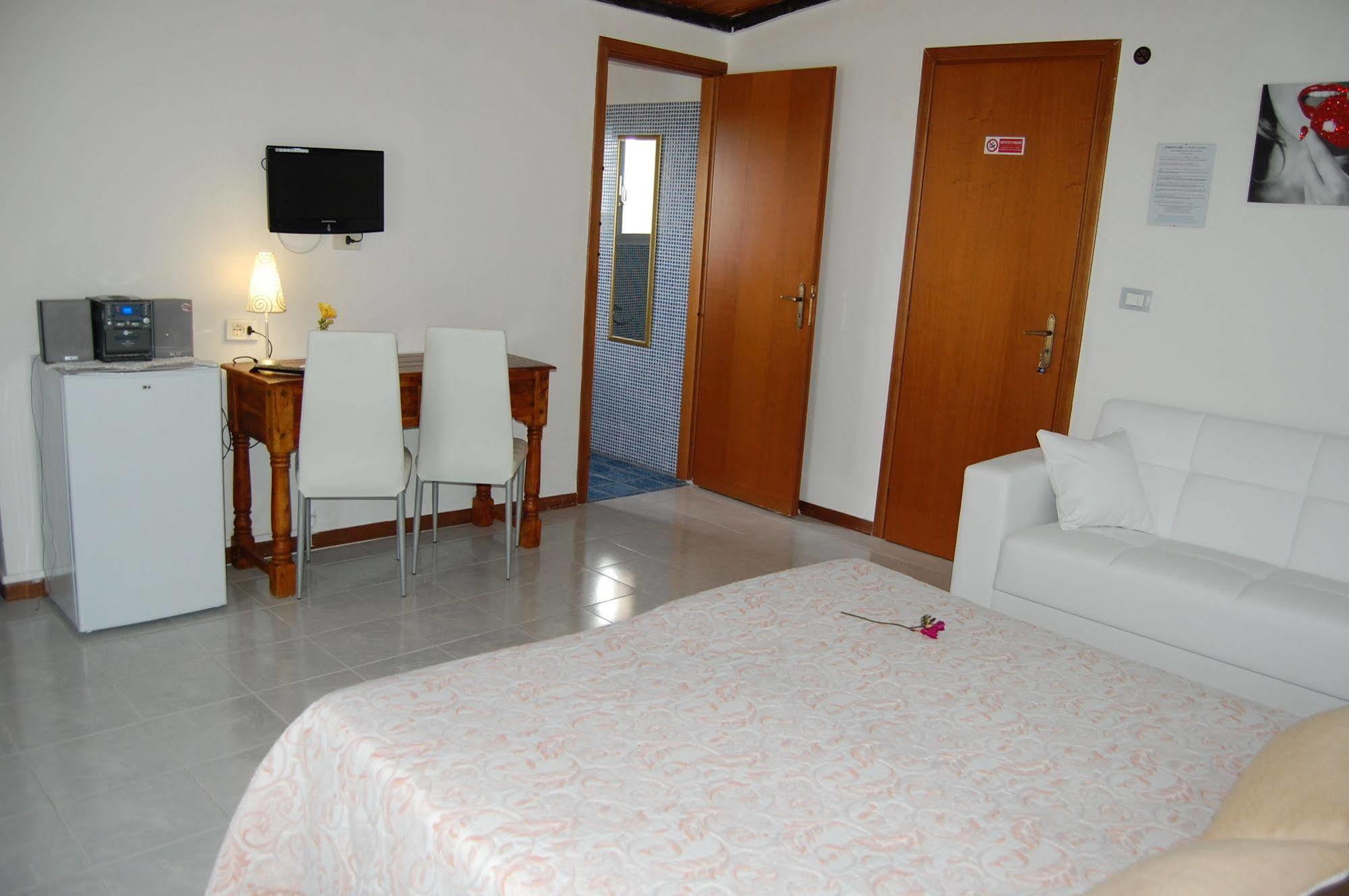 Il Mirto E La Rosa Bed & Breakfast Arenella  Exterior photo